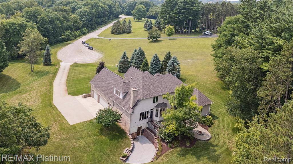 Pinckney, MI 48169,9071 Thornapple Drive