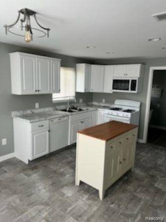 Hazel Park, MI 48030,1837 E Granet Avenue