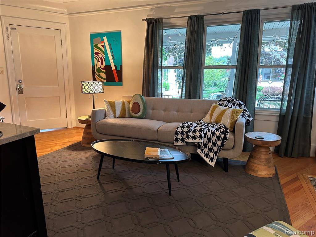 Fenton, MI 48220,487 W Troy Street