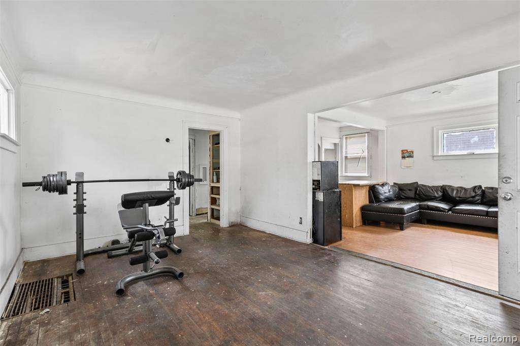 Detroit, MI 48221,16594 Turner Street