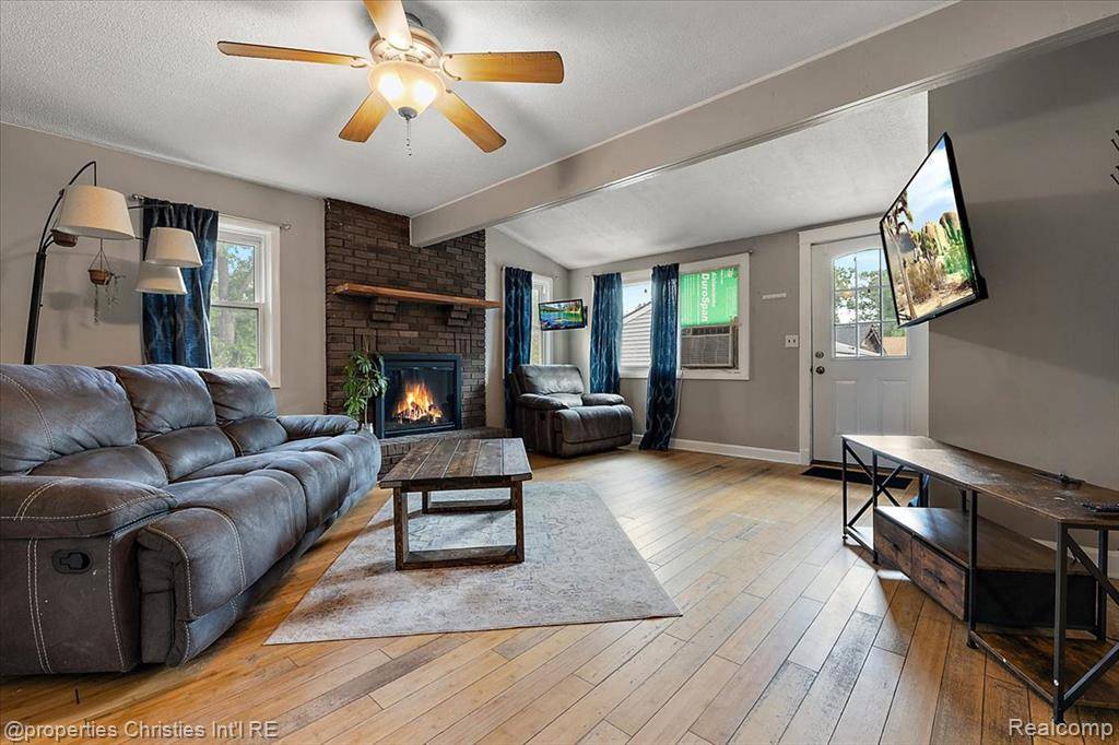 Waterford, MI 48329,2925 Seebaldt Avenue