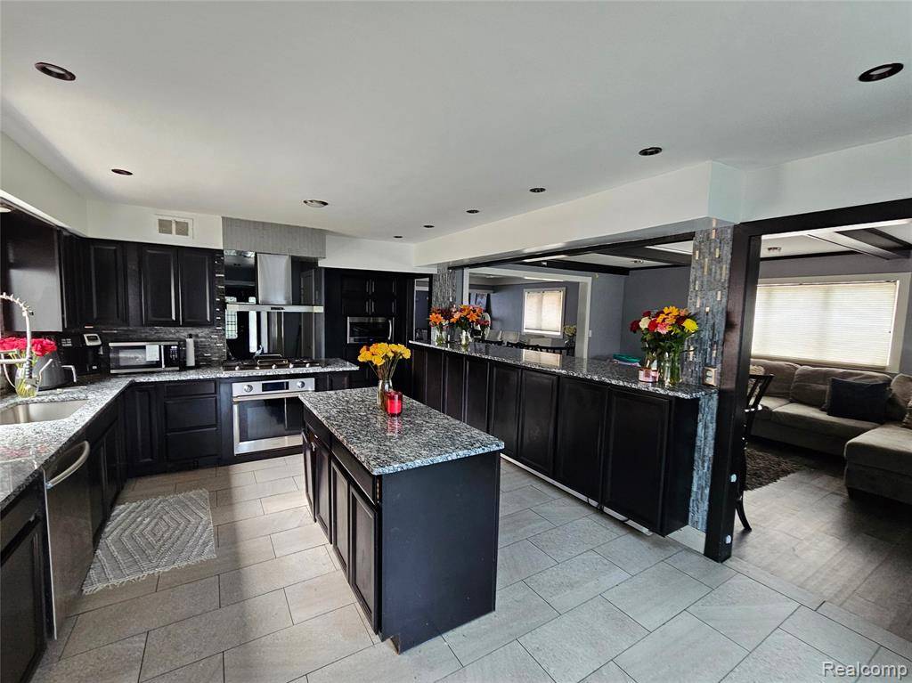 Detroit, MI 48235,18410 Marlowe Street