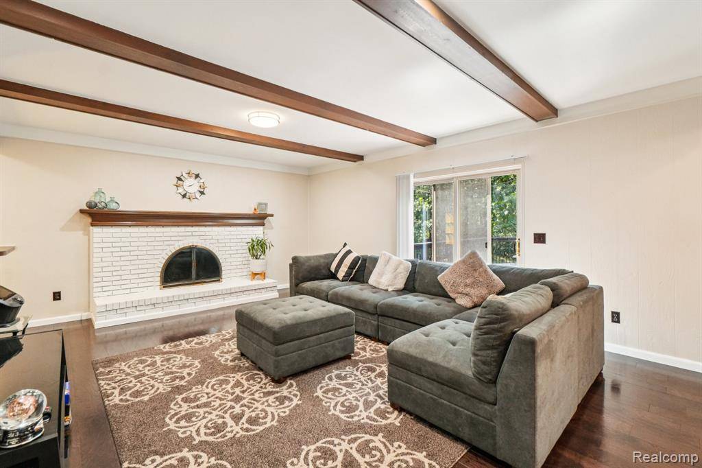 Rochester Hills, MI 48309,585 Timberline Drive