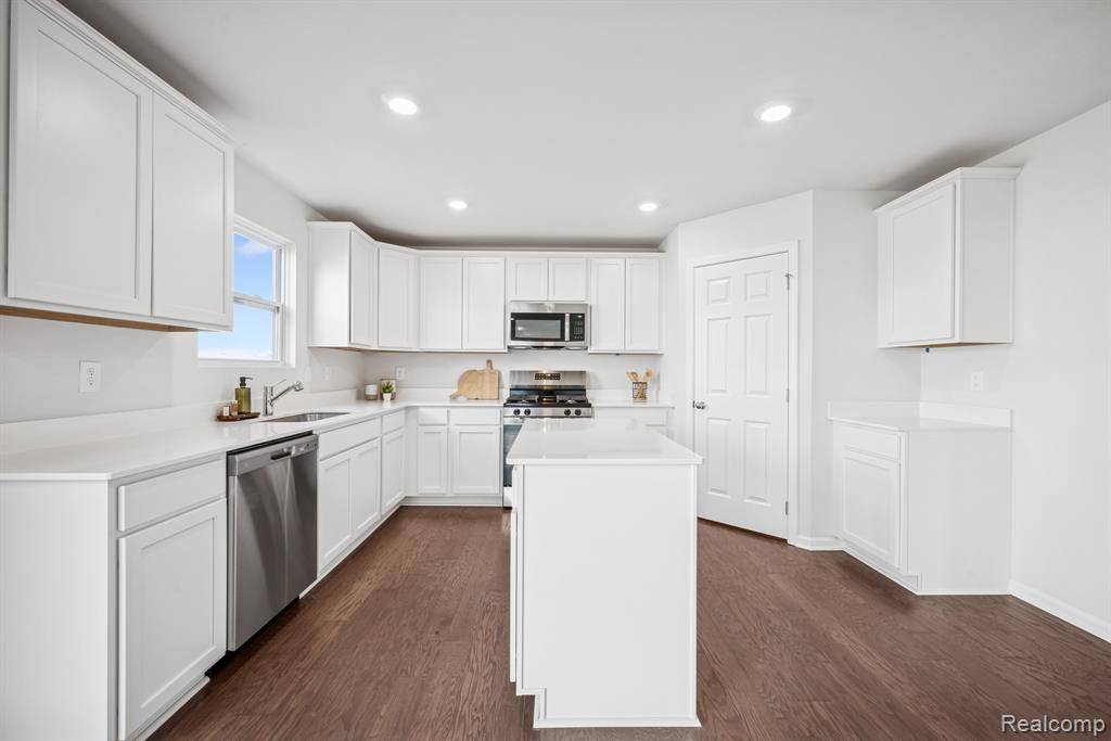 Chelsea, MI 48118,719 Knollwood Bend