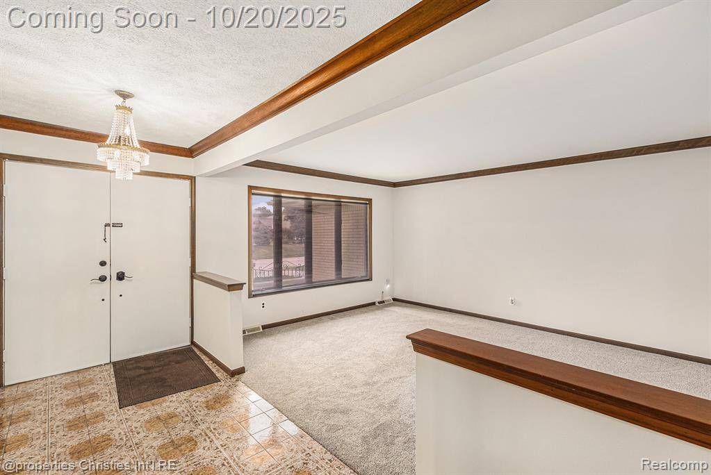 Clinton Twp, MI 48036,38638 Santa Barbara Street