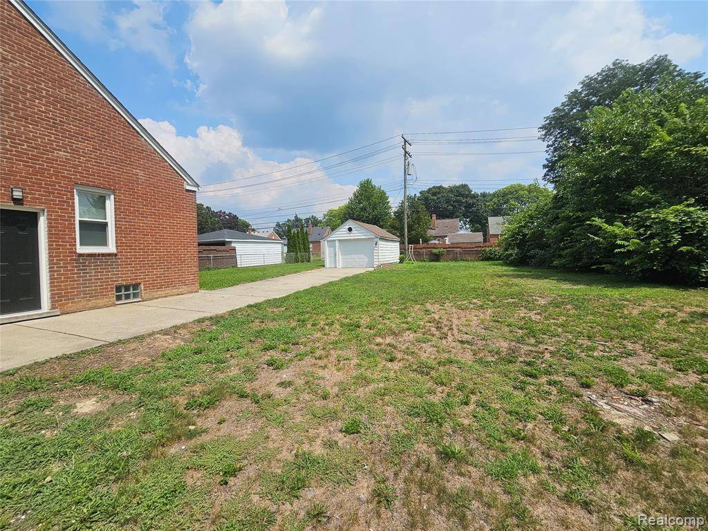 Redford, MI 48239,9938 Royal Grand