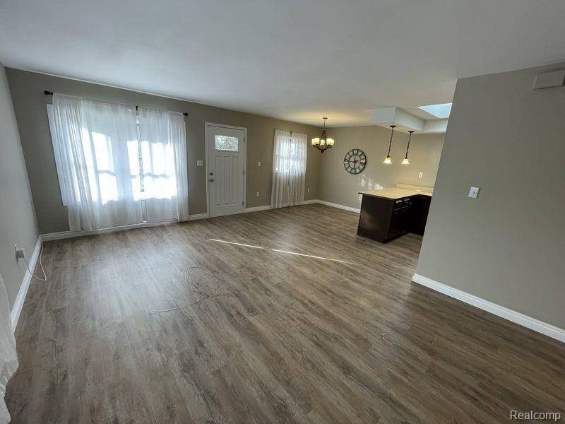 Redford, MI 48239,15518 DIXIE