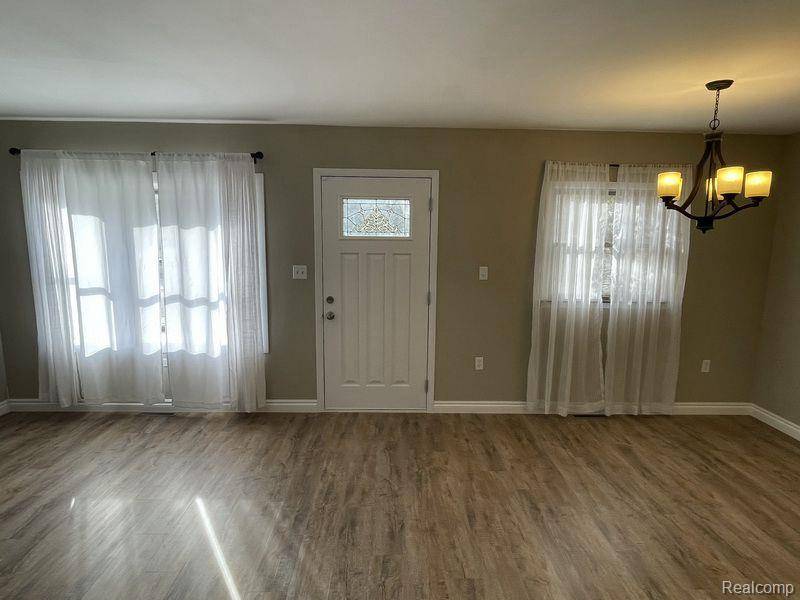 Redford, MI 48239,15518 DIXIE