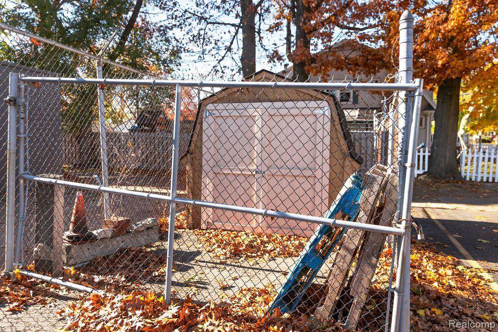 Lincoln Park, MI 48146,2962 FORT Street