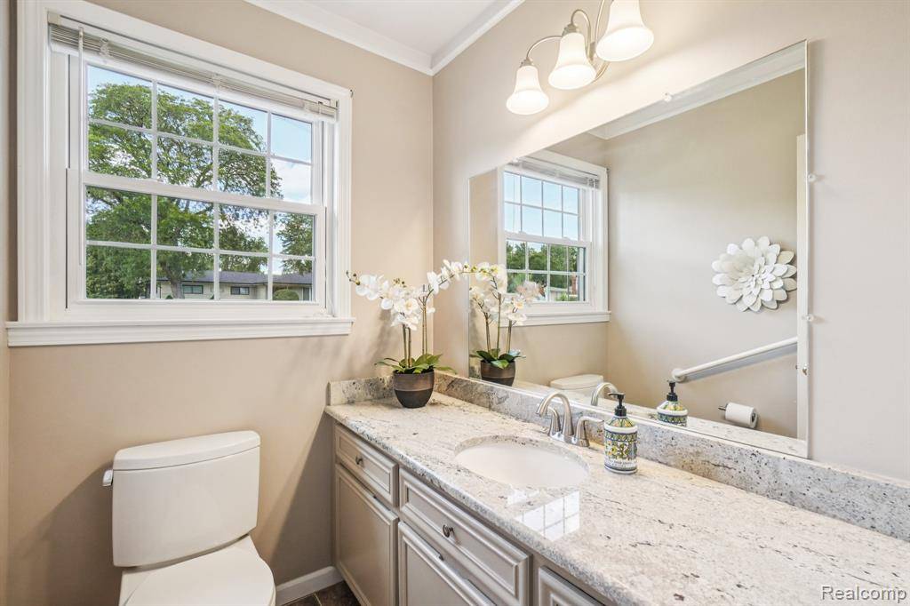 Shelby Twp, MI 48316,5372 Fieldcrest Drive