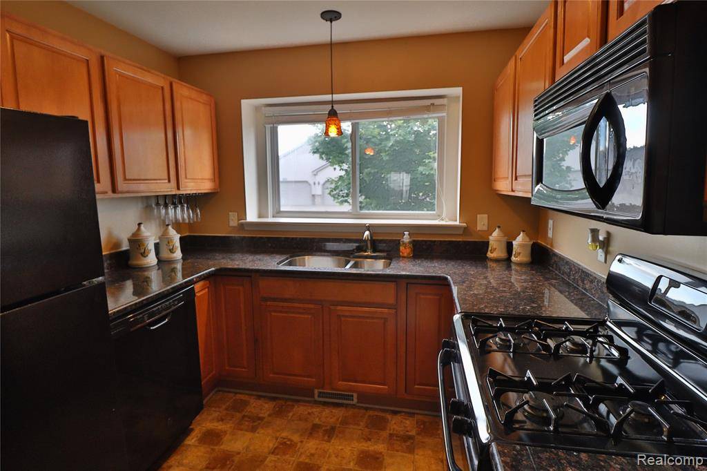 Grand Blanc, MI 48439,41003 Williams Street