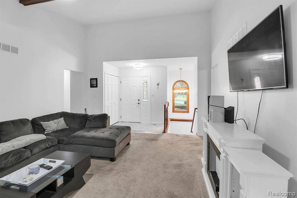 Brighton, MI 48116,860 Woodridge Hills Drive