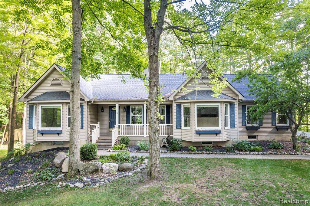 Leonard, MI 48367,1613 Tu Van Trail