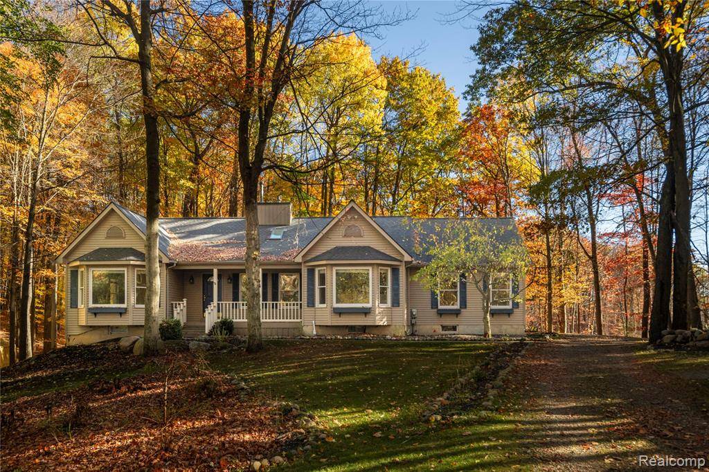 Leonard, MI 48367,1613 Tu Van Trail