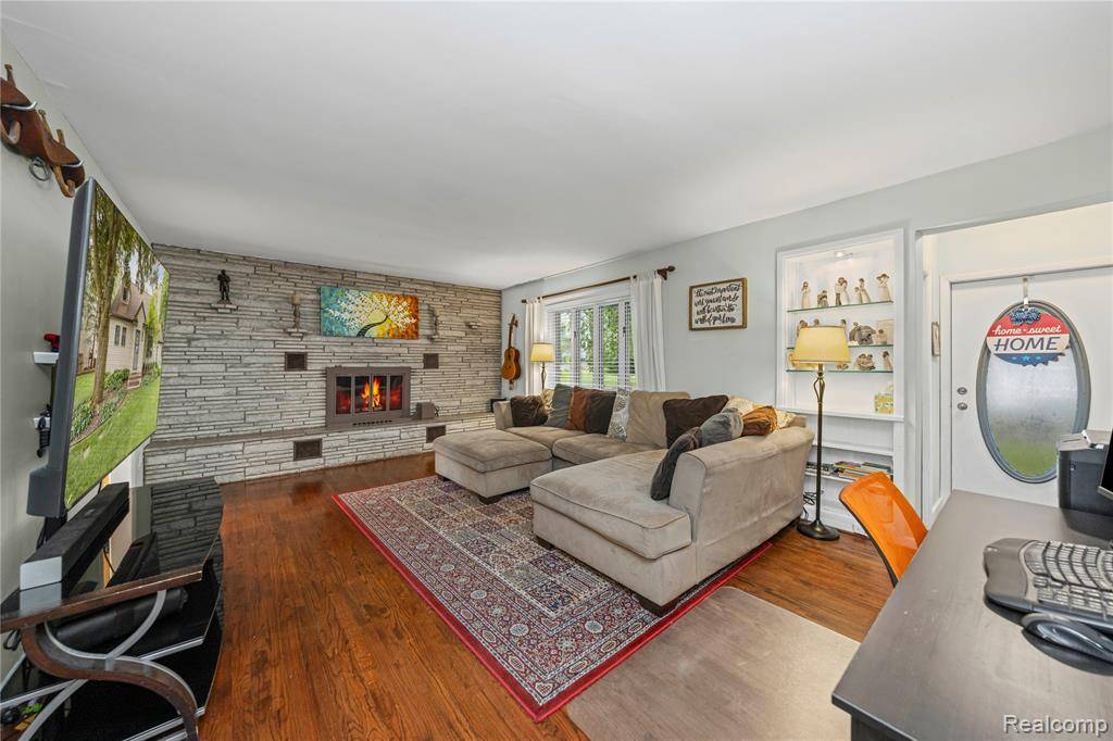 Novi, MI 48377,149 N Haven Street