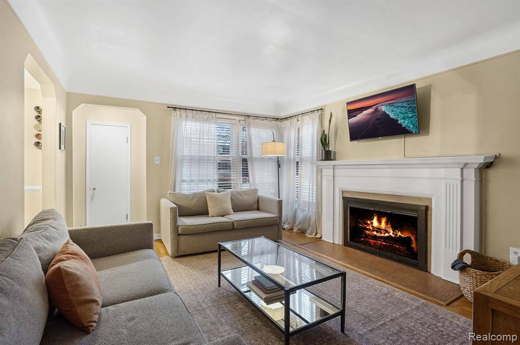 Harper Woods, MI 48225,21674 PRESTWICK Avenue