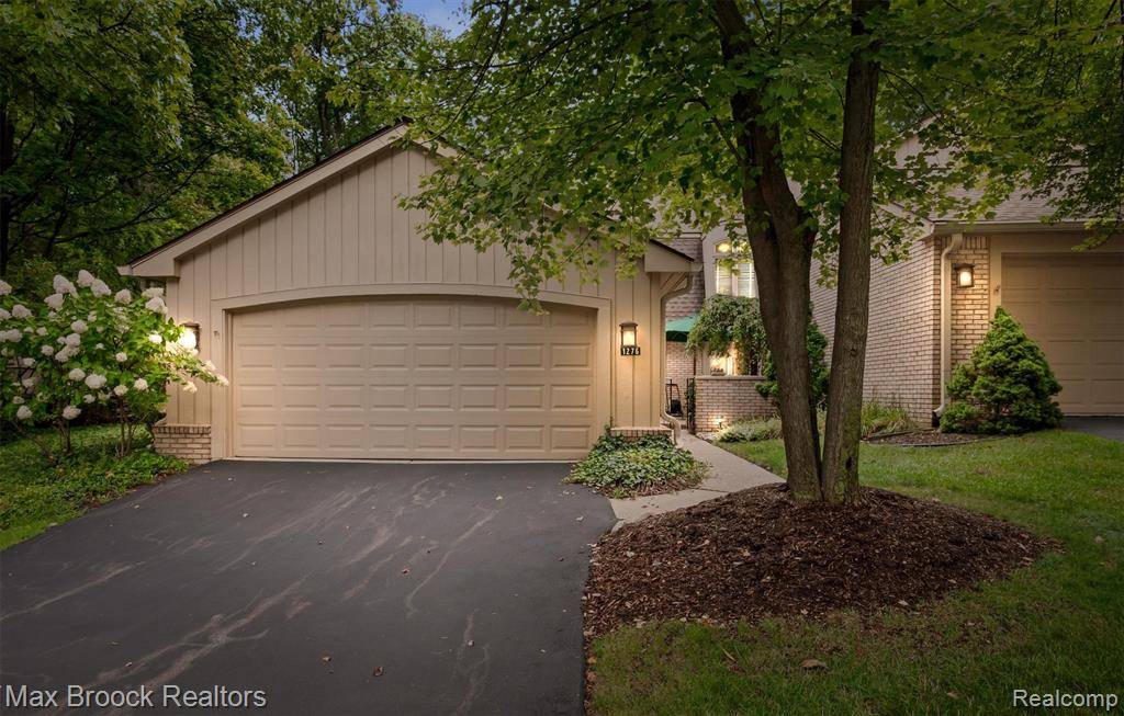 Bloomfield Hills, MI 48304,1276 Greenglen Court