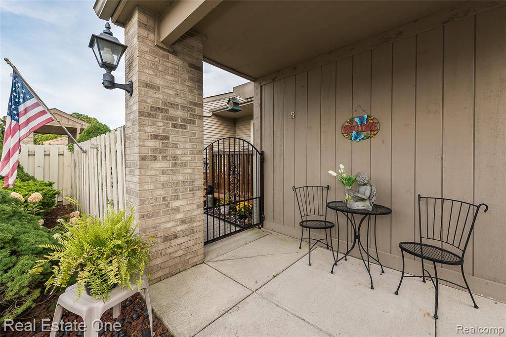 South Lyon, MI 48178,62511 RALEIGH Court