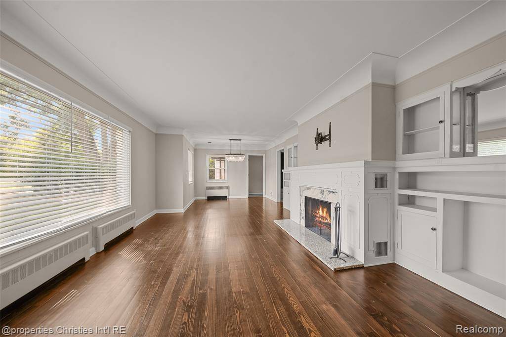 Southfield, MI 48076,19128 Coral Gables Street