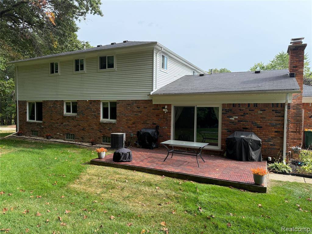 Rochester, MI 48306,5540 Bostall Woods Drive