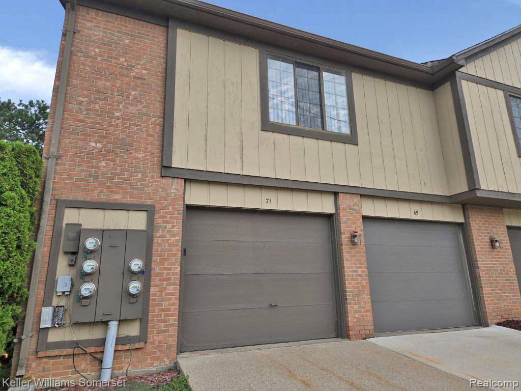 Rochester Hills, MI 48307,71 Meadow Wood Drive