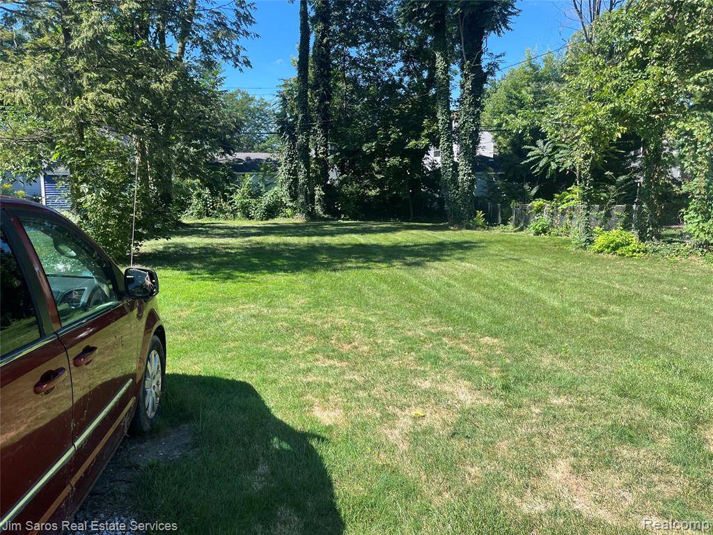 Grosse Pointe, MI 48230,511 St Clair St Clair Avenue