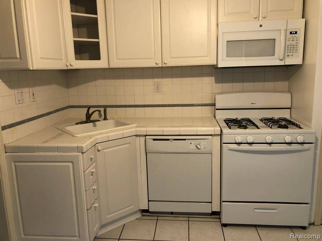 Redford, MI 48240,16811 BEECH DALY Road