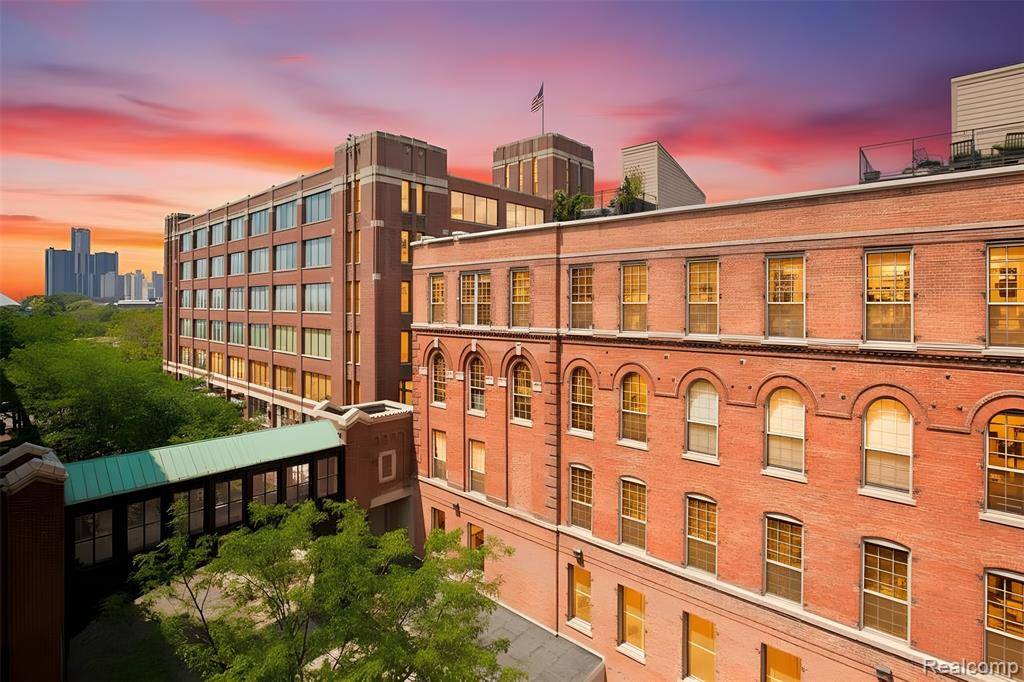 Detroit, MI 48207,200 RIVER PLACE Drive