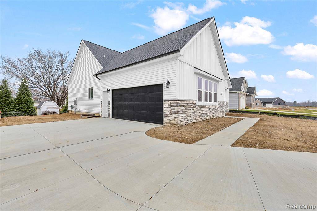 Grand Blanc, MI 48439,10042 Santa Lucia Court