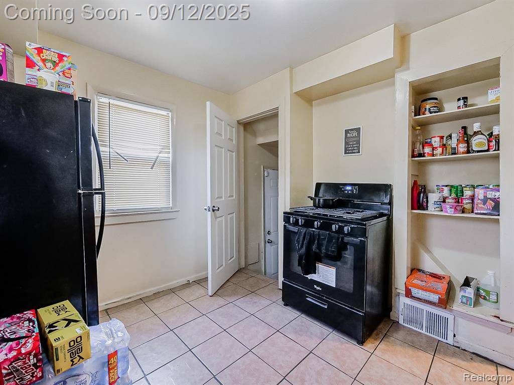 Detroit, MI 48235,19345 Fenmore Street