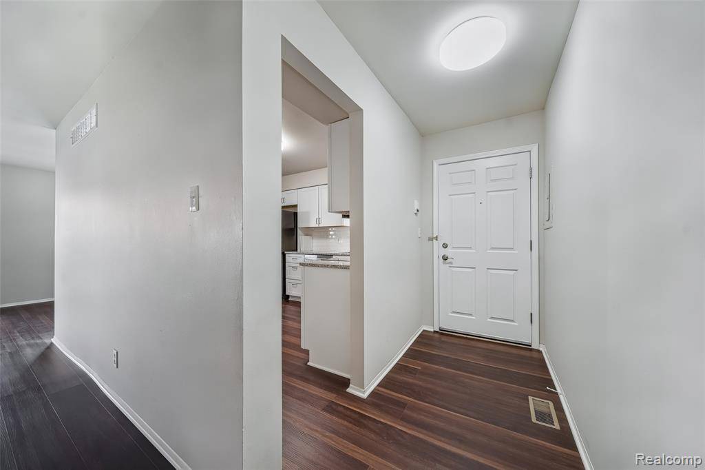 West Bloomfield, MI,6151 Orchard Lake Road