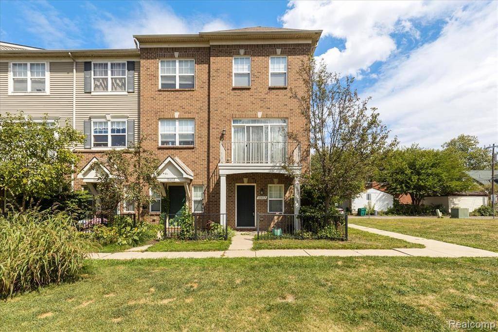 Grosse Pointe Park, MI 48230,1048 Lakepointe Street
