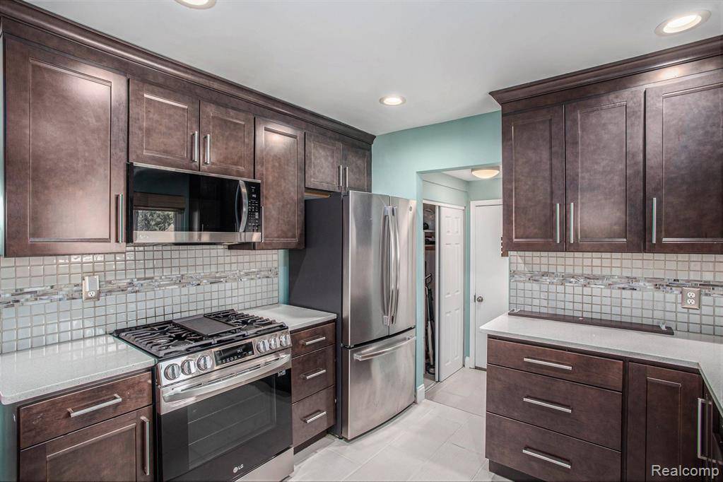 Waterford, MI 48328,1035 Wyman Drive