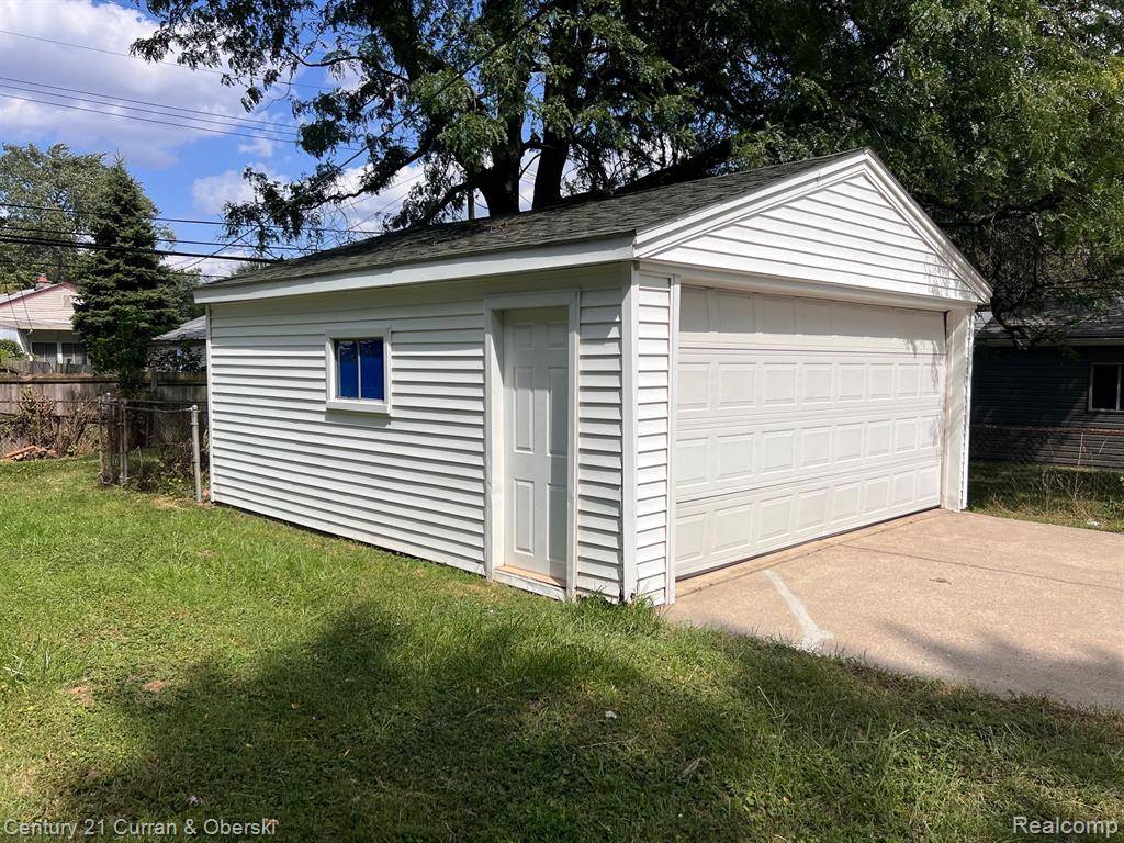 Dearborn Heights, MI 48125,24360 Pennie Street