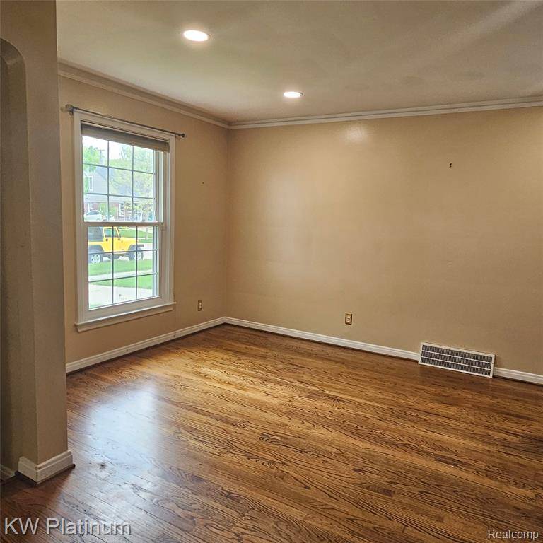 Grosse Pointe Woods, MI 48236,1381 Brys Drive