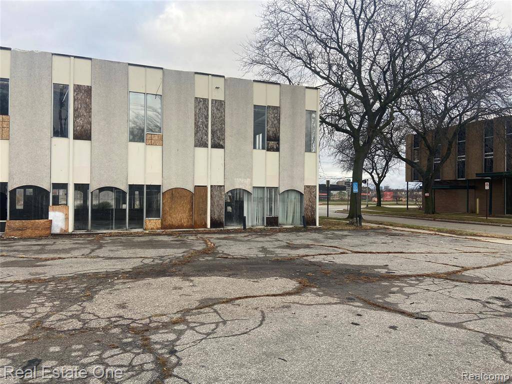 Oak Park, MI 48237,21590 Greenfield Road