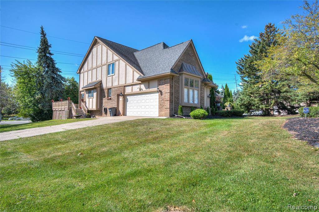 West Bloomfield, MI,6460 Charles Drive