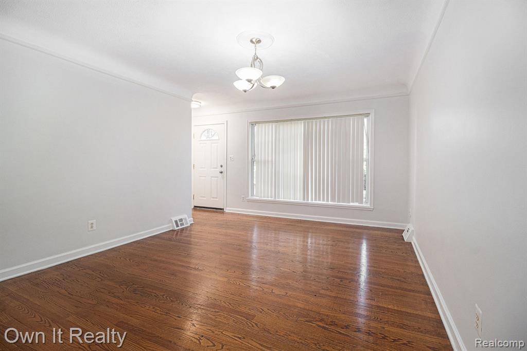 Dearborn Heights, MI 48127,6062 Plainfield Street