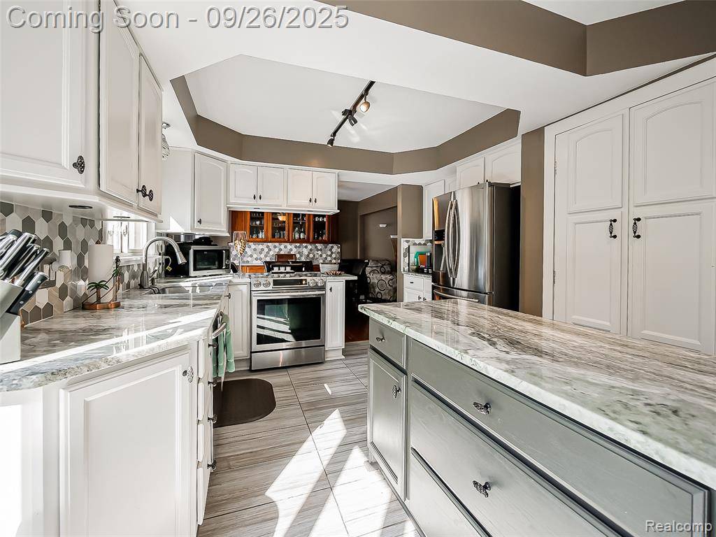 Shelby Twp, MI 48316,5854 Vincent Trail