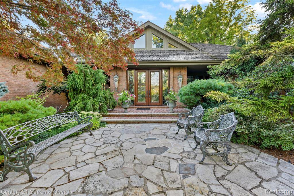 Dearborn, MI 48124,9 West Lane