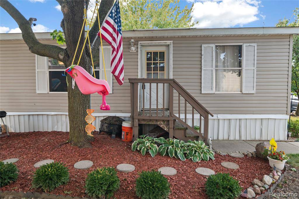 Auburn Hills, MI 48326,351 North Squirrel Road #63