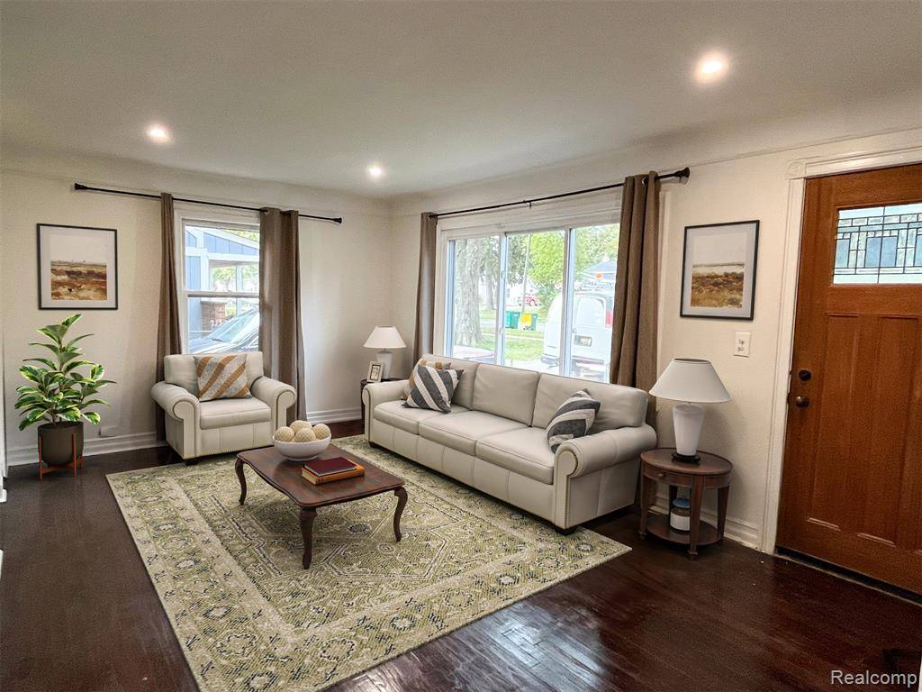 Farmington, MI 48336,23096 HAWTHORNE Street