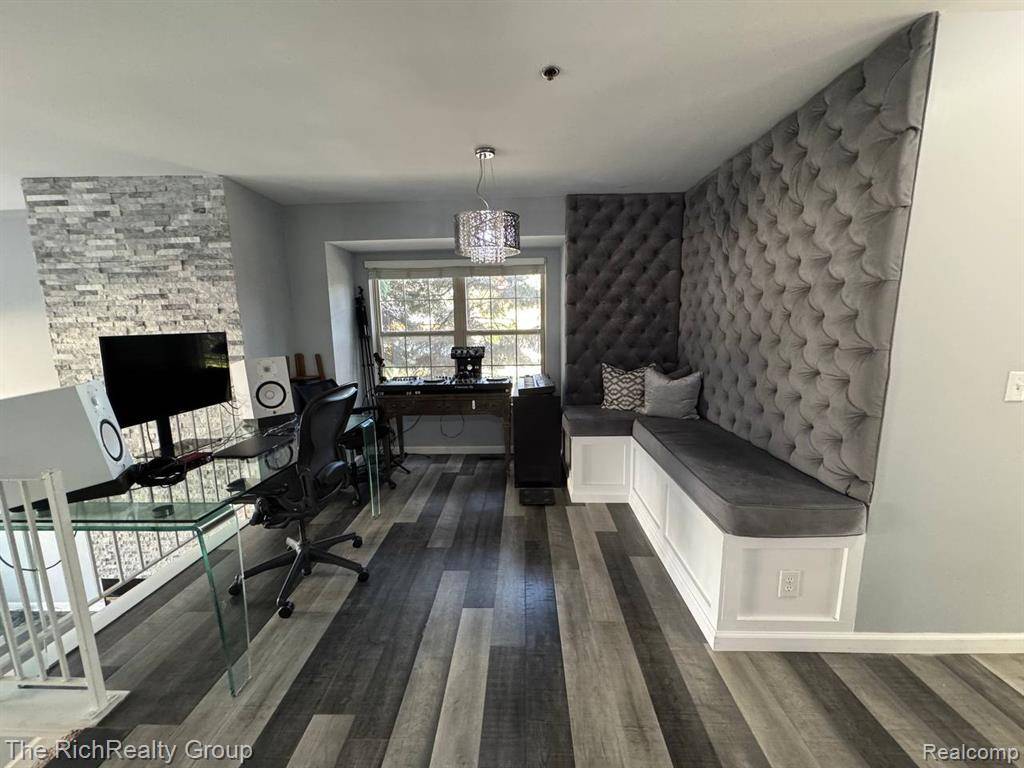 Dearborn, MI 48124,1 W Village Lane