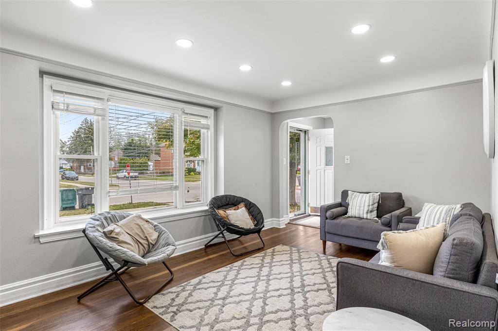 Dearborn, MI 48128,2003 N Rosevere Avenue