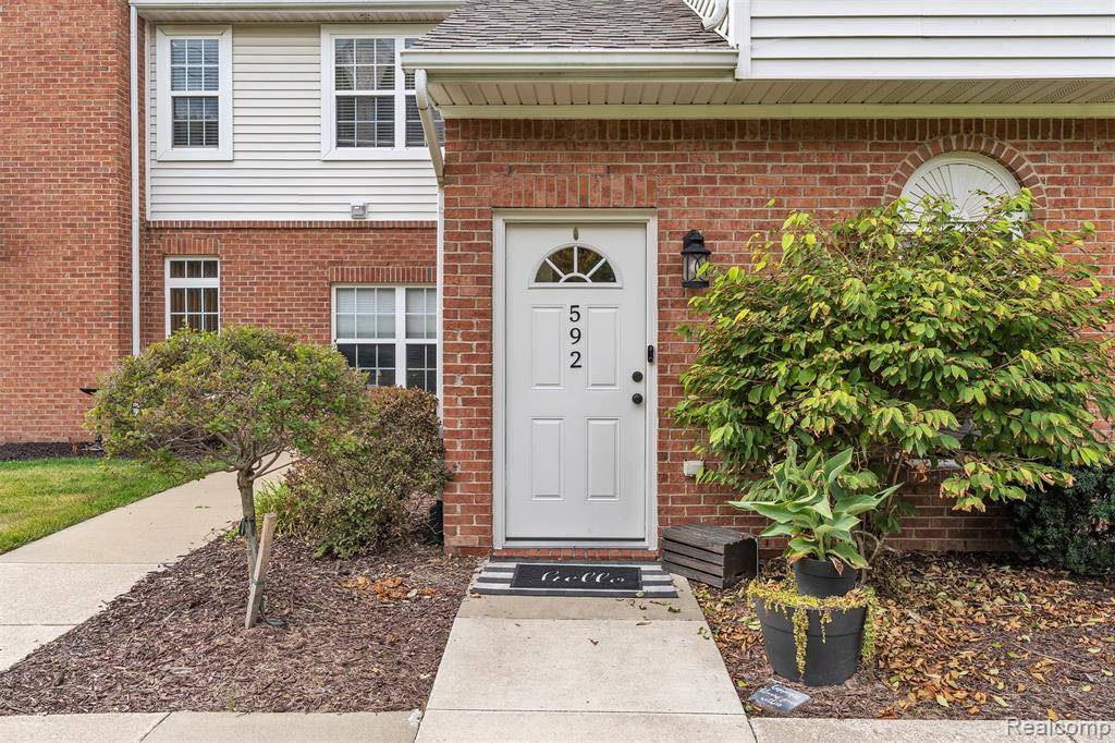 Howell, MI 48855,592 Olde English Circle