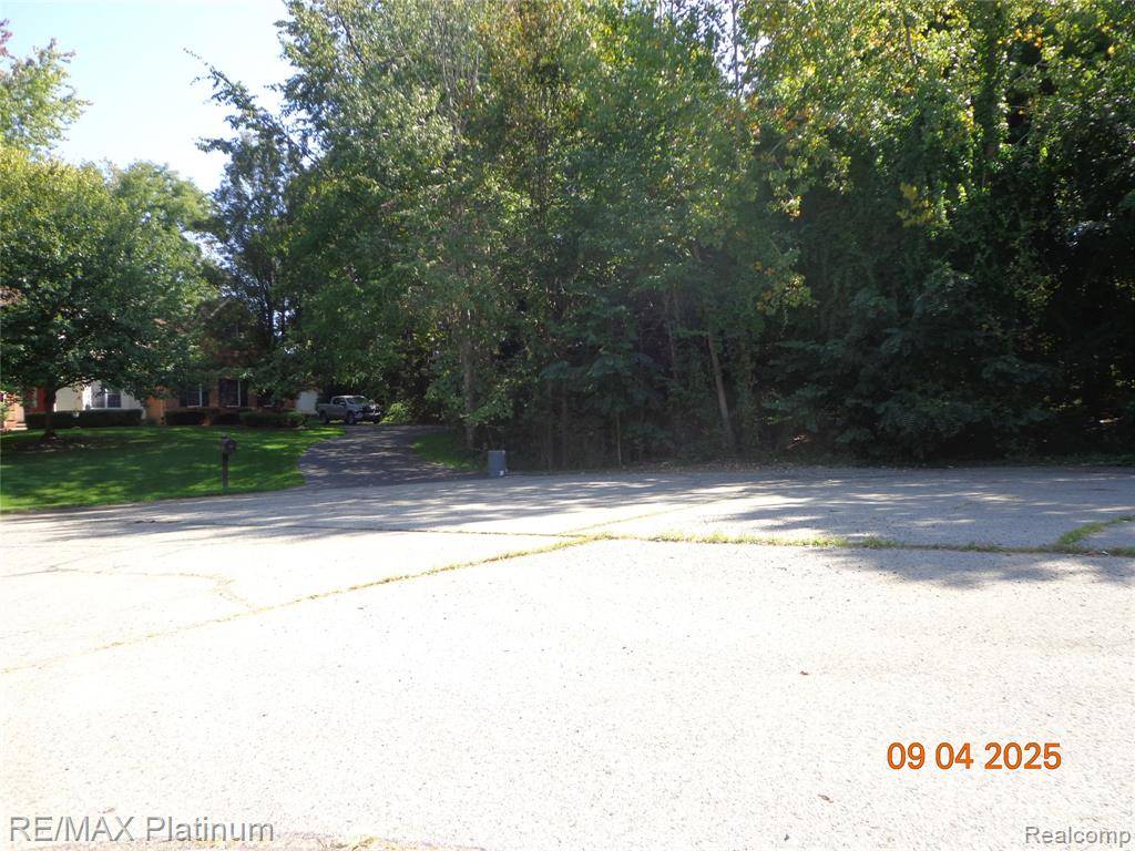 Howell, MI 48843,1928 Mist Wood Drive