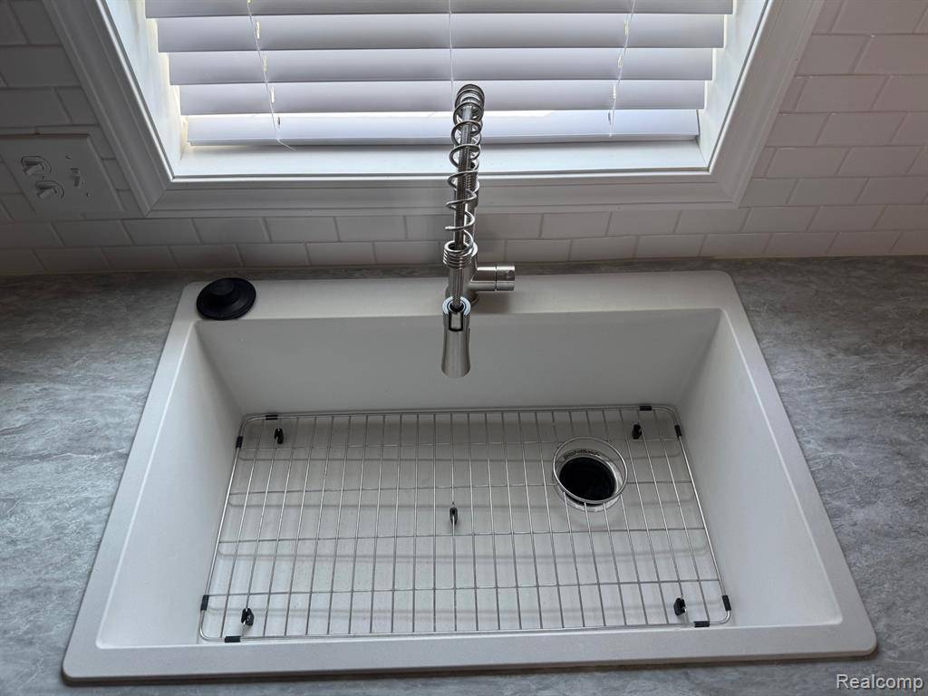 Fenton, MI 48430,24 S Hill Drive