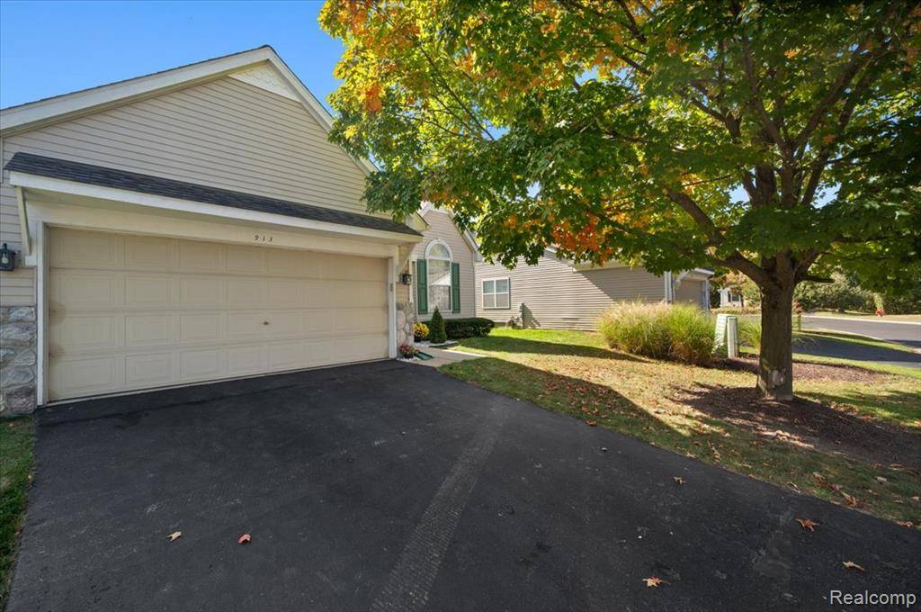 Wixom, MI 48393,913 Rikki Ann Court