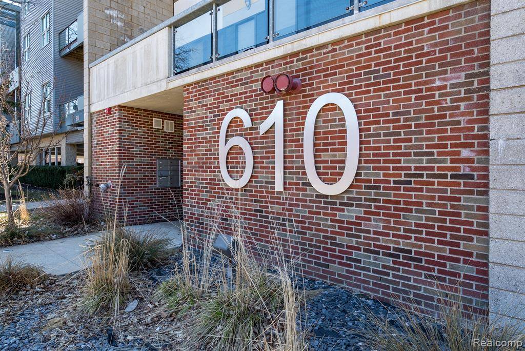 Royal Oak, MI 48067,610 #204 S. Troy