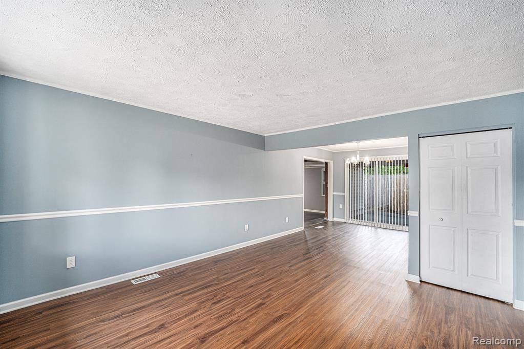 Westland, MI 48186,31320 FERNWOOD Street